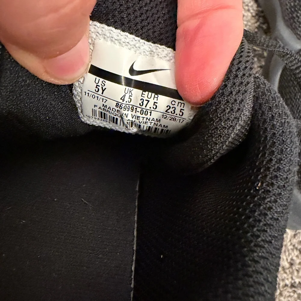 nike max infuriate 2 black size 5 EUC - Picture 5 of 5